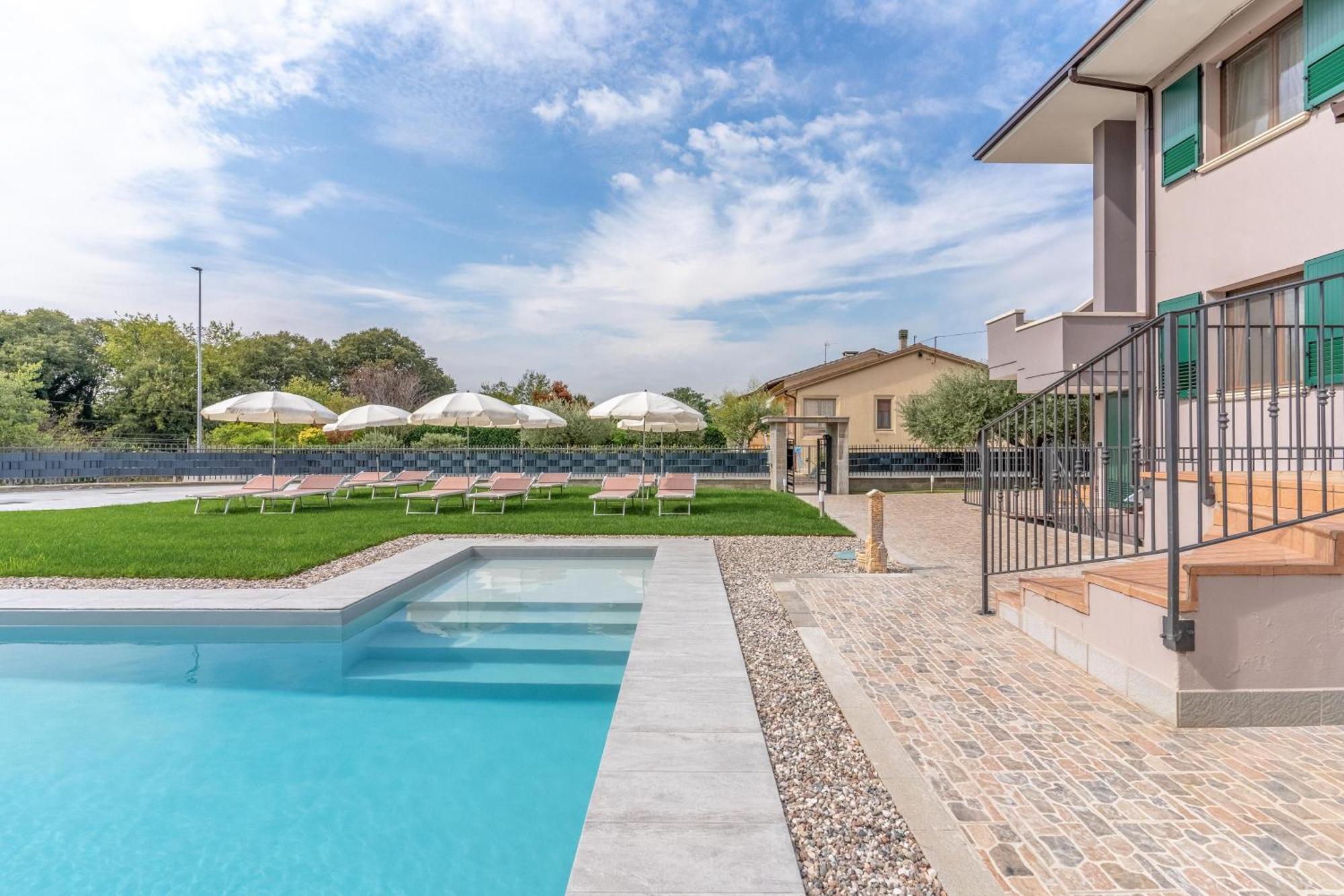 -Free Pool And Parking- Garda House Apartments Castelnuovo del Garda Dış mekan fotoğraf