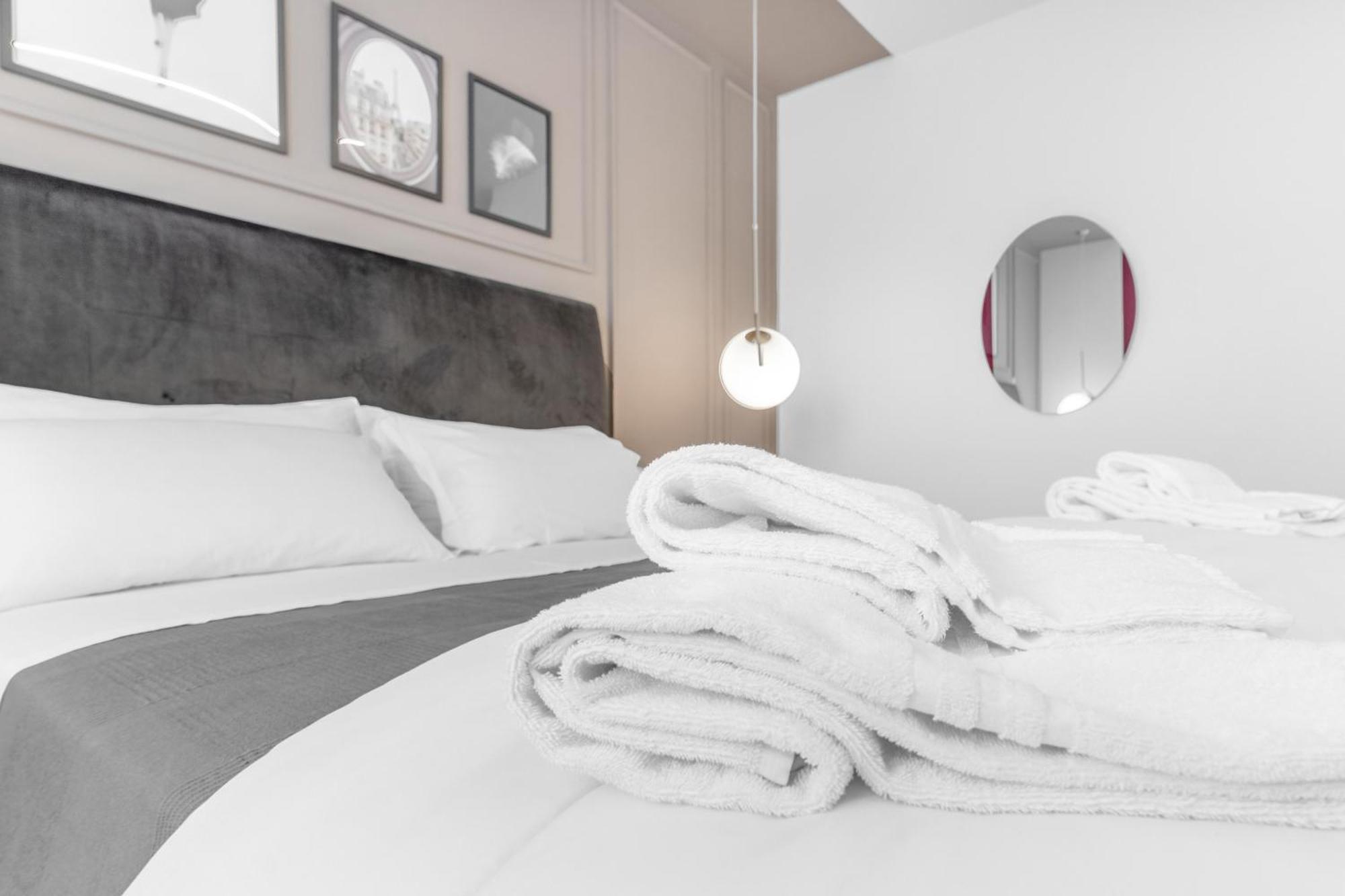 -Free Pool And Parking- Garda House Apartments Castelnuovo del Garda Dış mekan fotoğraf
